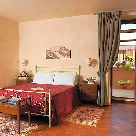 Oc Hotel 4*
